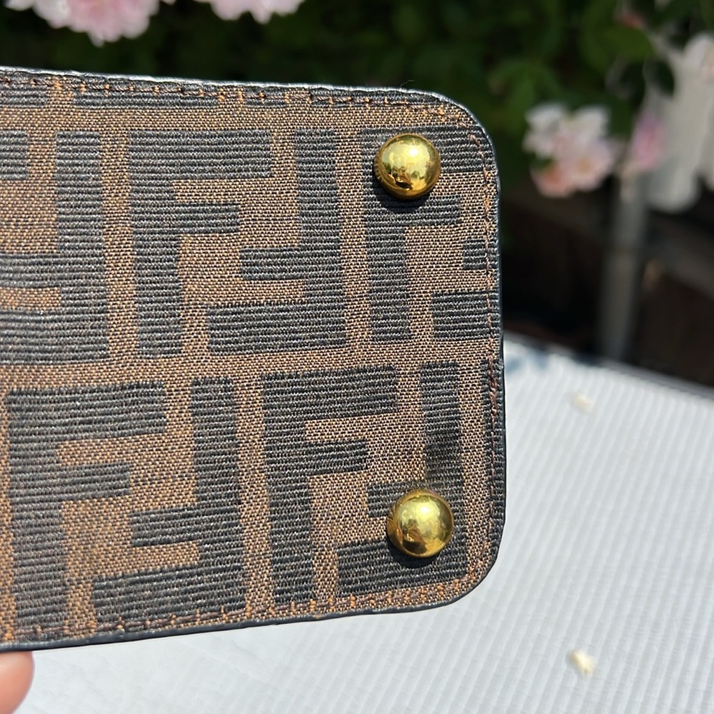 FENDI MONOGRAM bottom bag base. - Picture 5 of 14